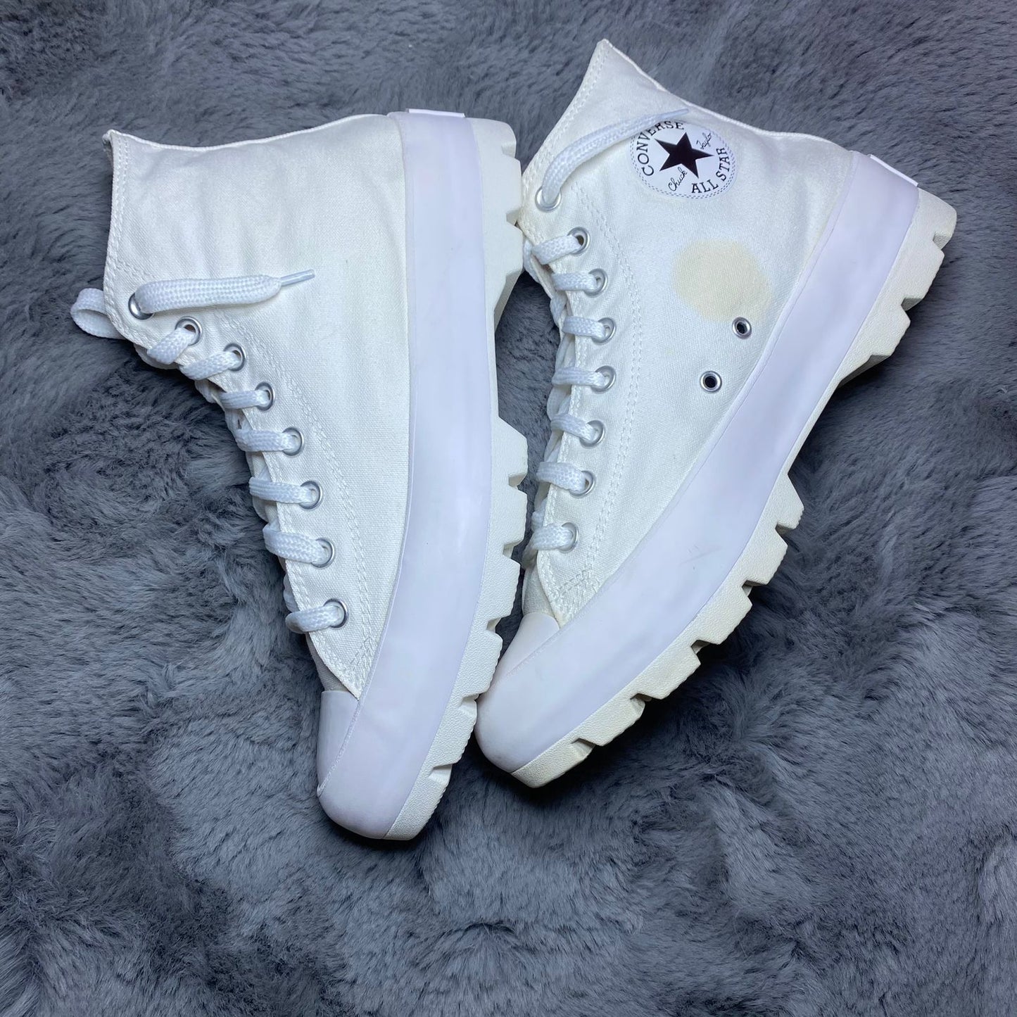 Converse ( Size 42.5 -43 / 8.5 - 9 )