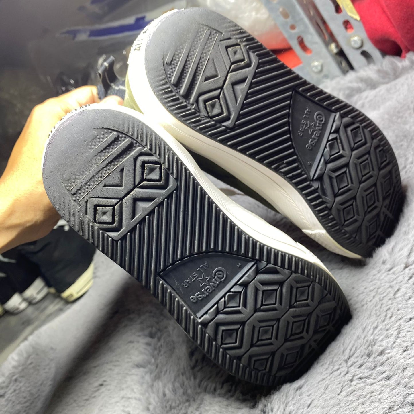 Converse ( Size 41 / 7.5 )