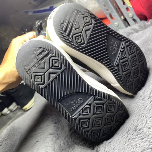 Converse ( Size 41 / 7.5 )