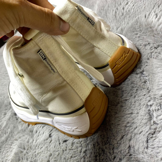 Converse ( Size 37 / 4.5 )
