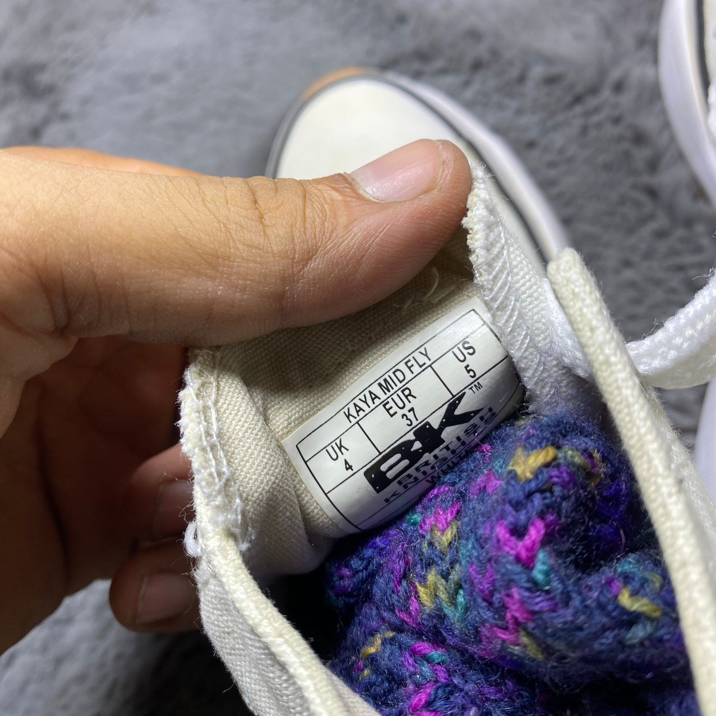 Converse ( Size 37 / 4.5 )