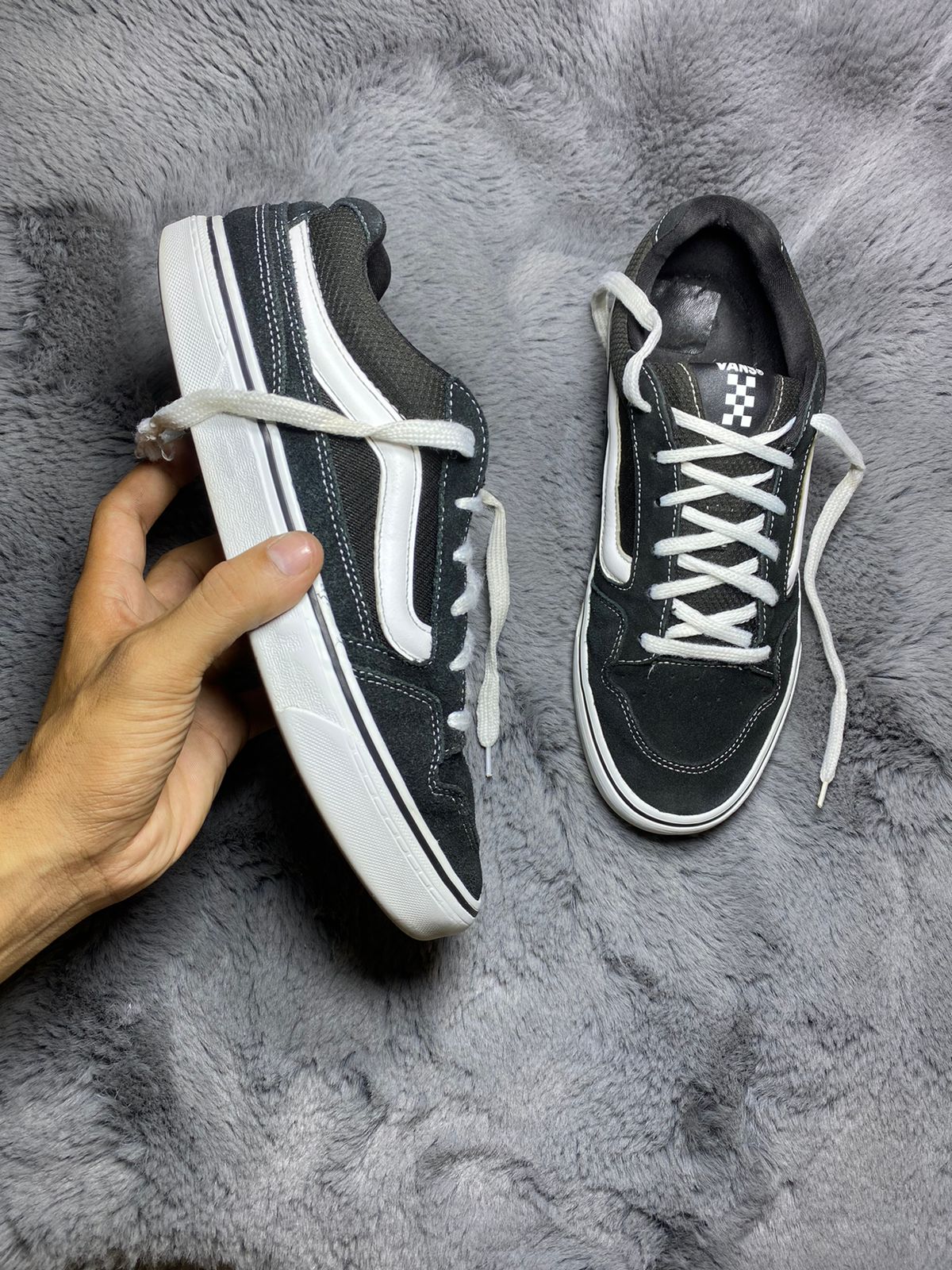 VANS ( Size 43 /  8.5-9 )