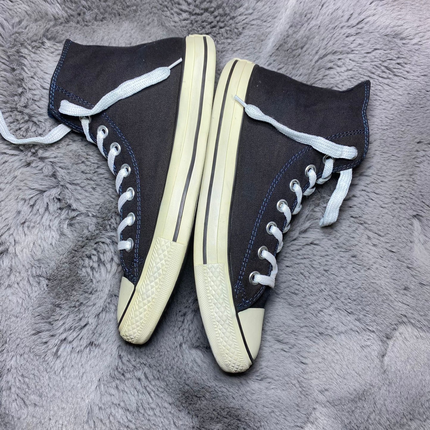 Converse ( Size 41 / 7.5 )