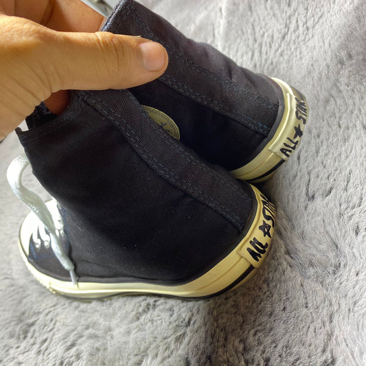 Converse ( Size 41 / 7.5 )
