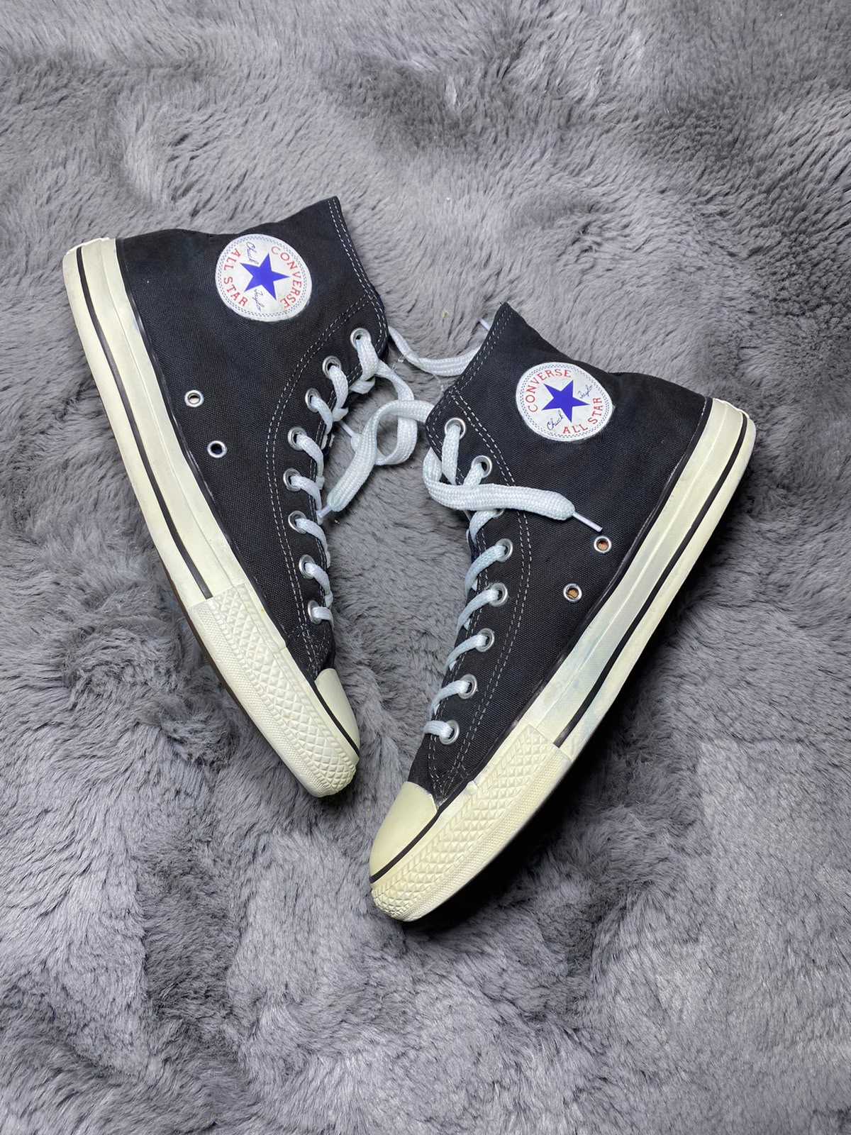 Converse ( Size 42.5 -43 / 8.5 - 9 )