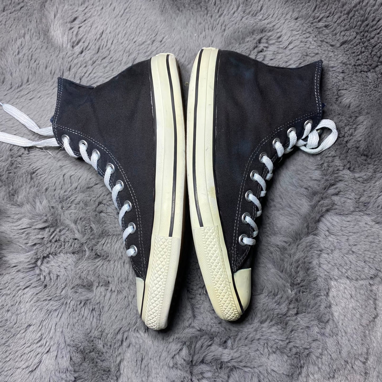Converse ( Size 42.5 -43 / 8.5 - 9 )