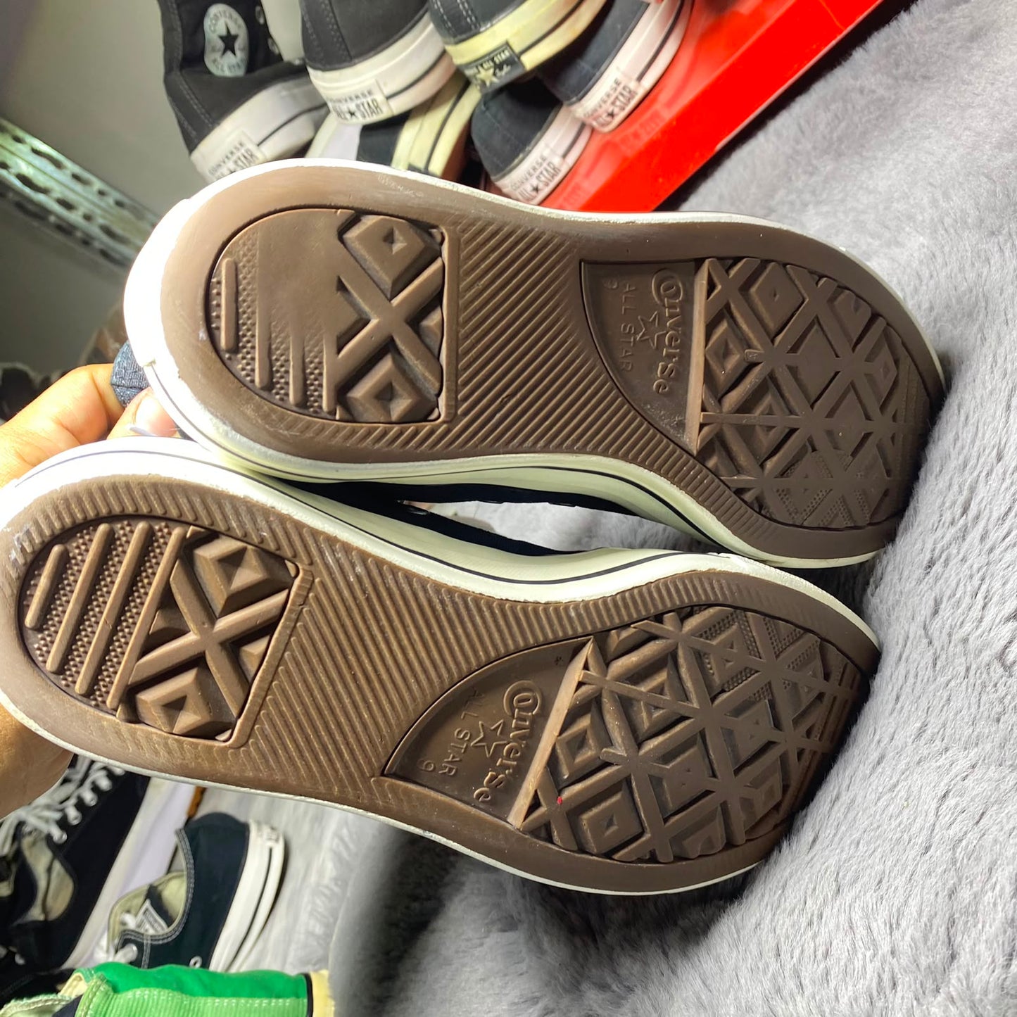 Converse ( Size 42.5 -43 / 8.5 - 9 )