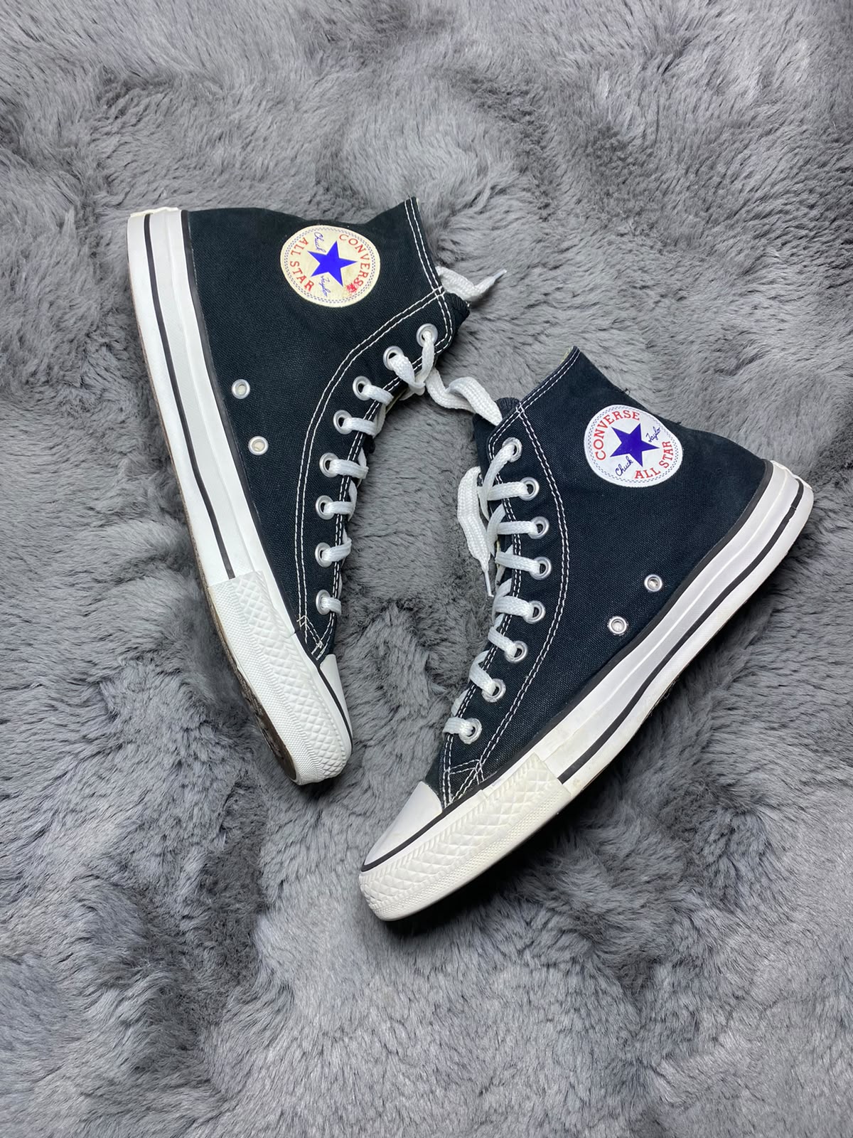 Converse ( Size 42 / 8.5 )