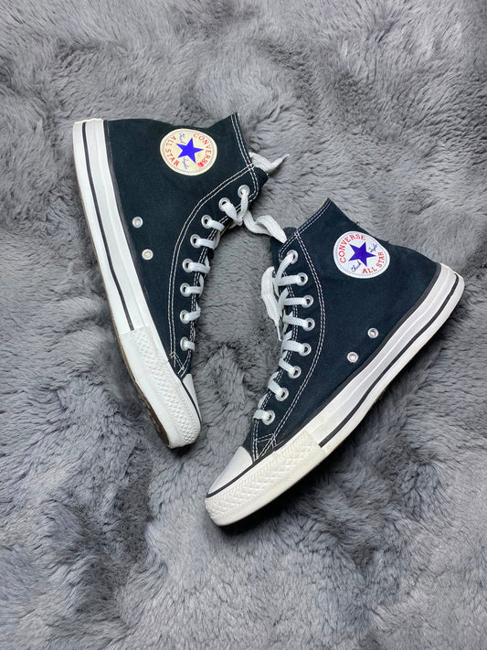 Converse ( Size 42 / 8.5 )