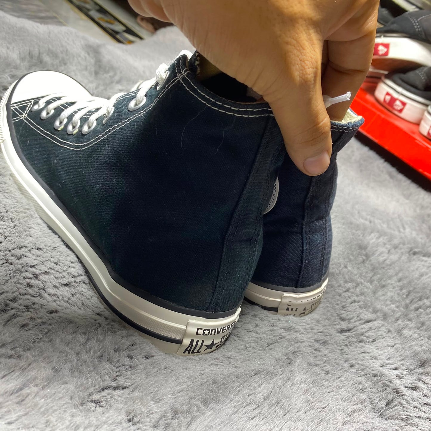 Converse ( Size 42 / 8.5 )