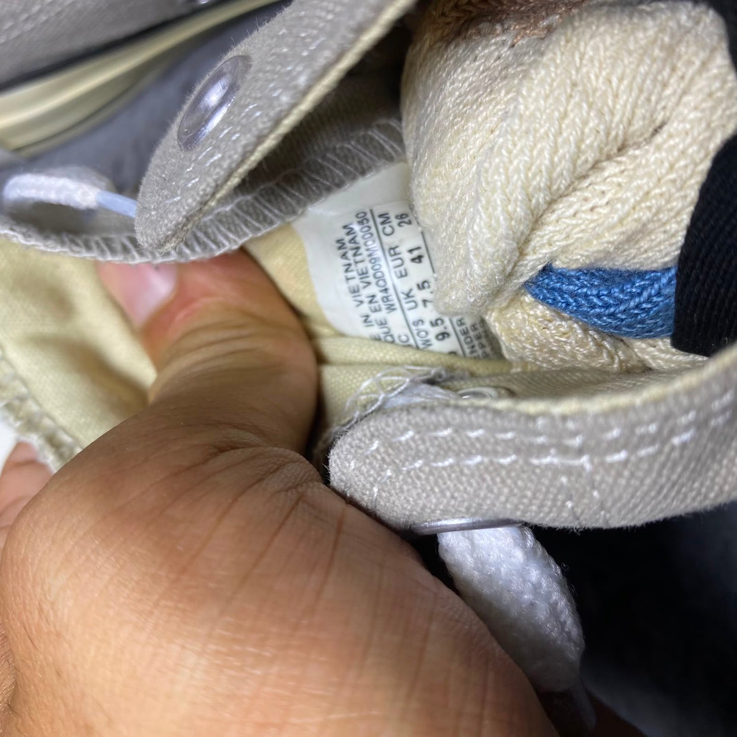 Converse ( Size 41 / 7.5 )