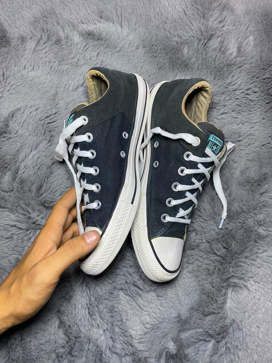 Converse ( Size 41 / 7.5 )