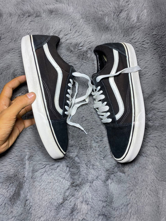 VANS ( Size 44.5-45 / 10.5-11 )