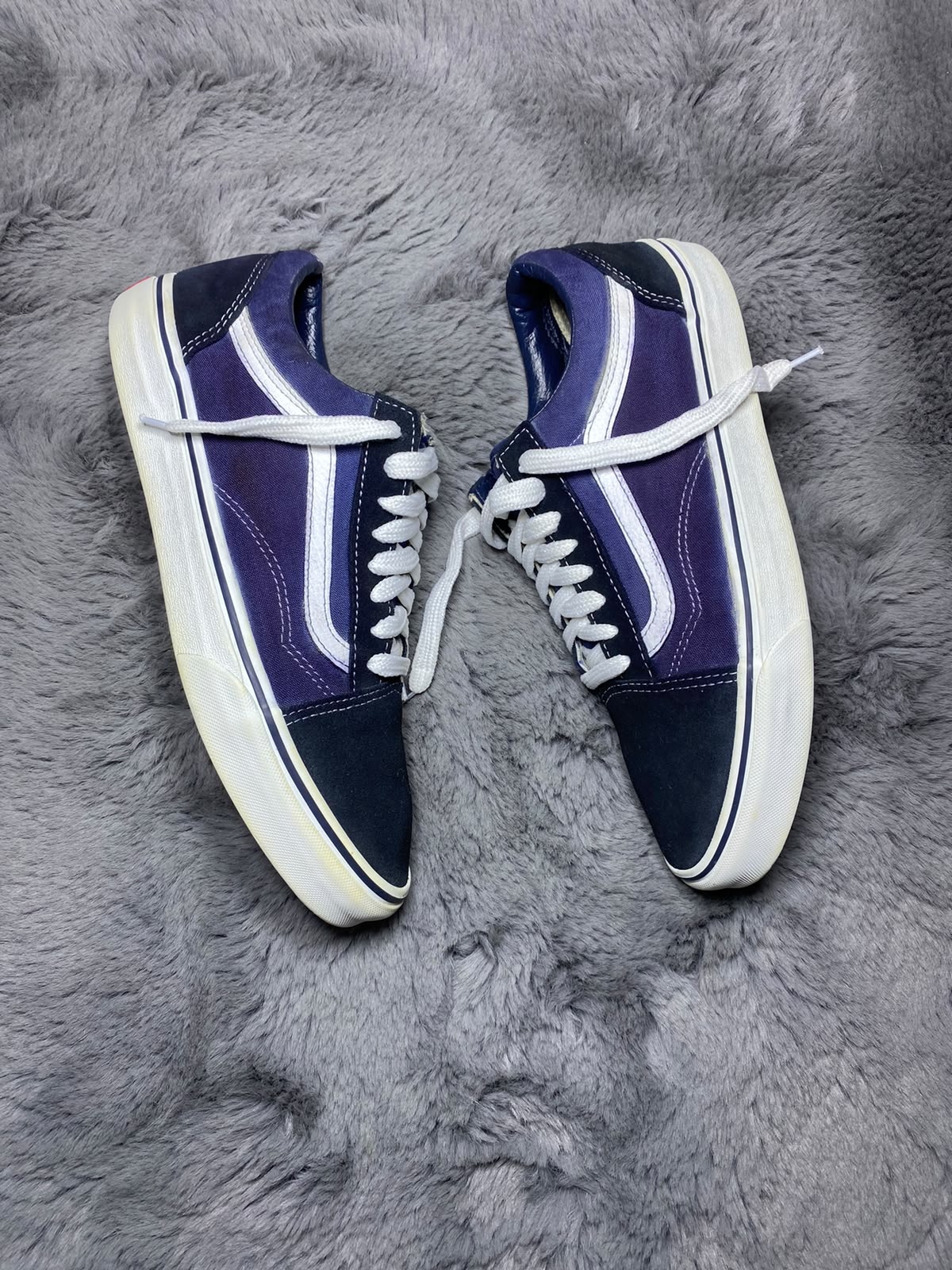 VANS ( Size 43 /  8.5-9 )