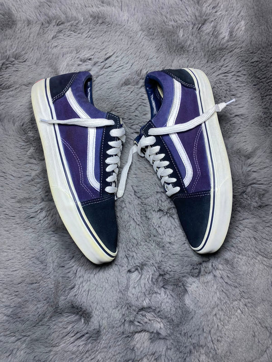 VANS ( Size 43 /  8.5-9 )