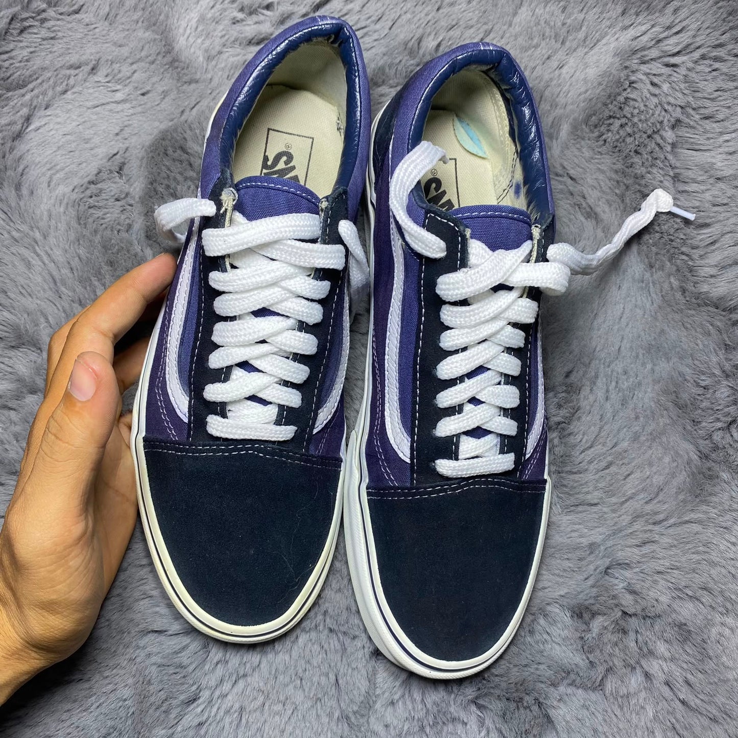 VANS ( Size 43 /  8.5-9 )
