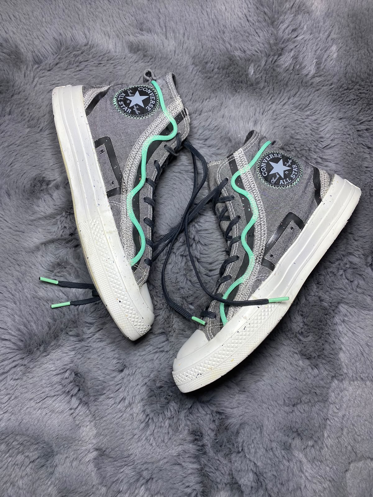 Converse ( Size 42.5 -43 / 8.5 - 9 )