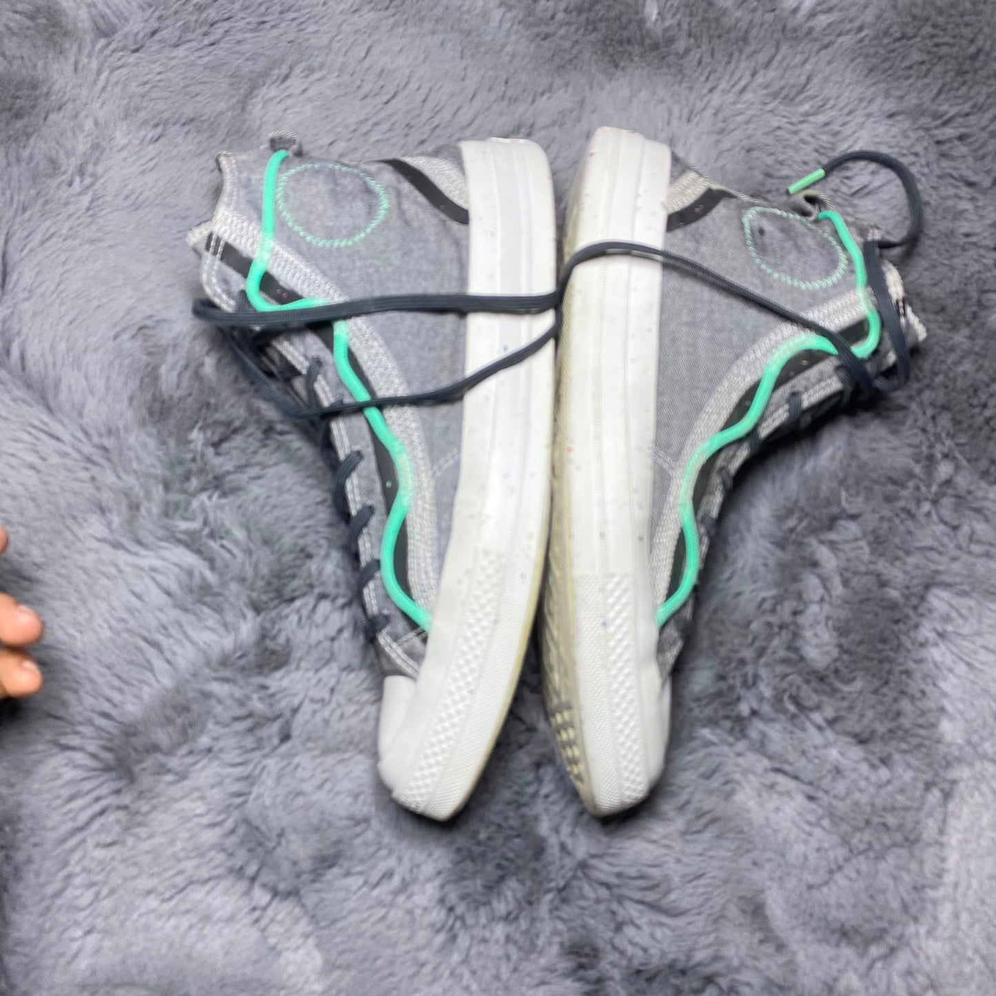 Converse ( Size 42.5 -43 / 8.5 - 9 )