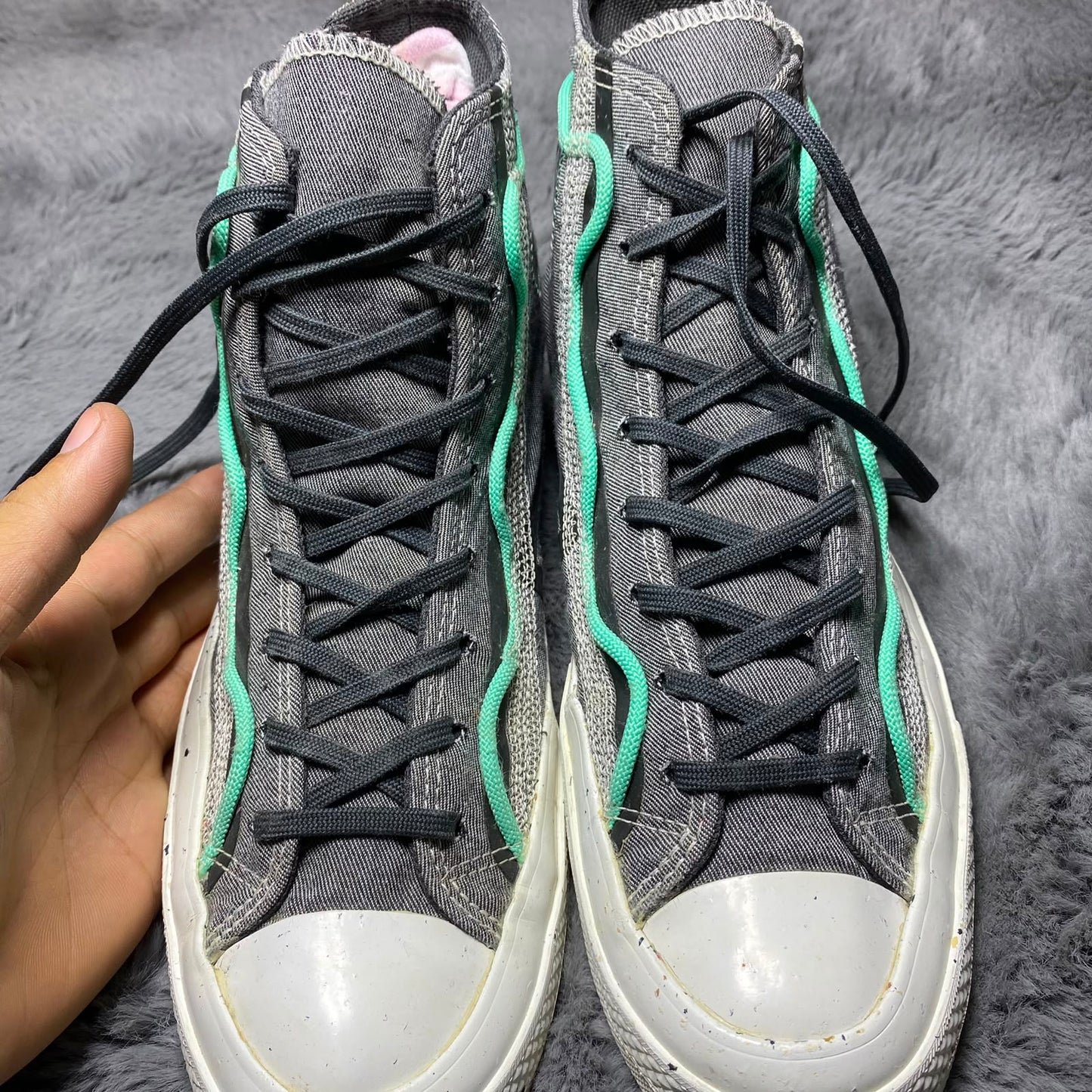 Converse ( Size 42.5 -43 / 8.5 - 9 )
