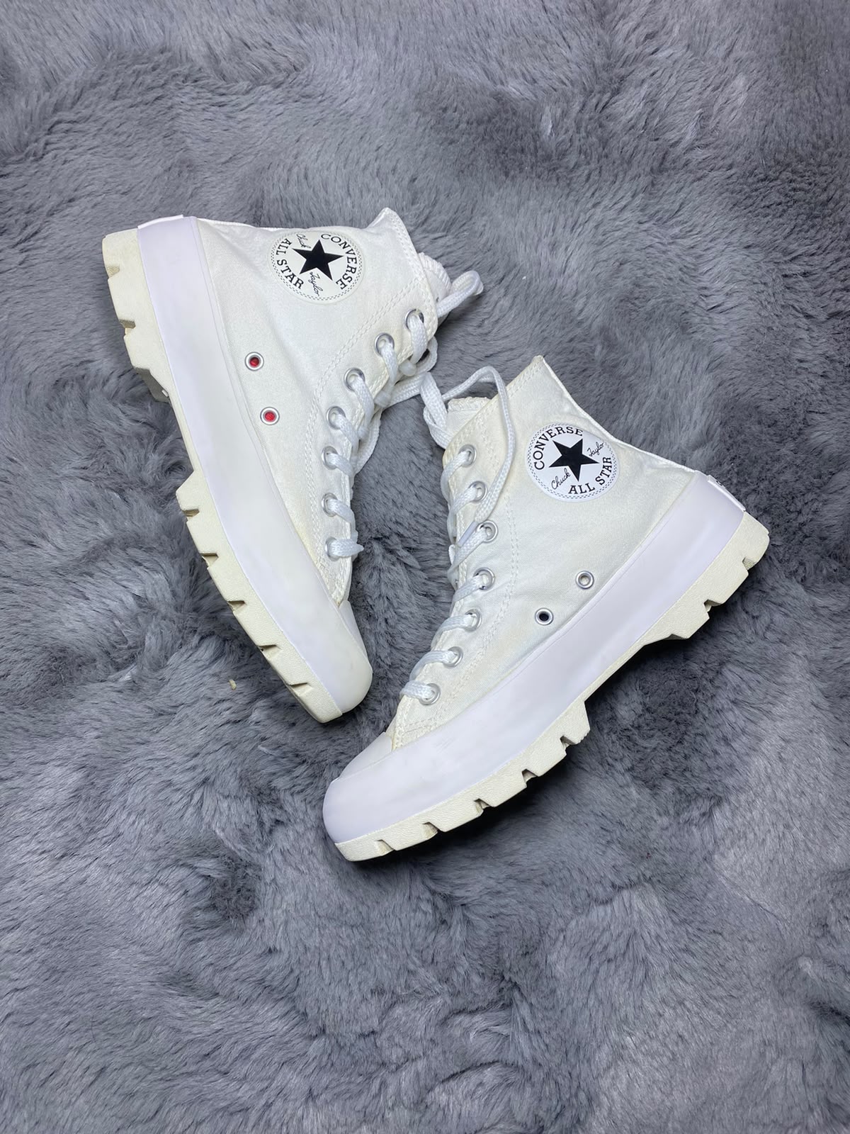 Converse ( Size 37 / 4.5 )