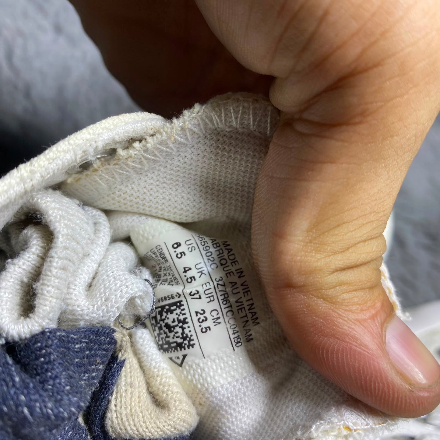 Converse ( Size 37 / 4.5 )