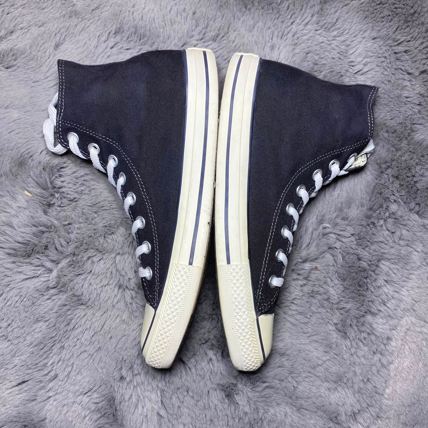 Converse ( Size 42.5 -43 / 8.5 - 9 )