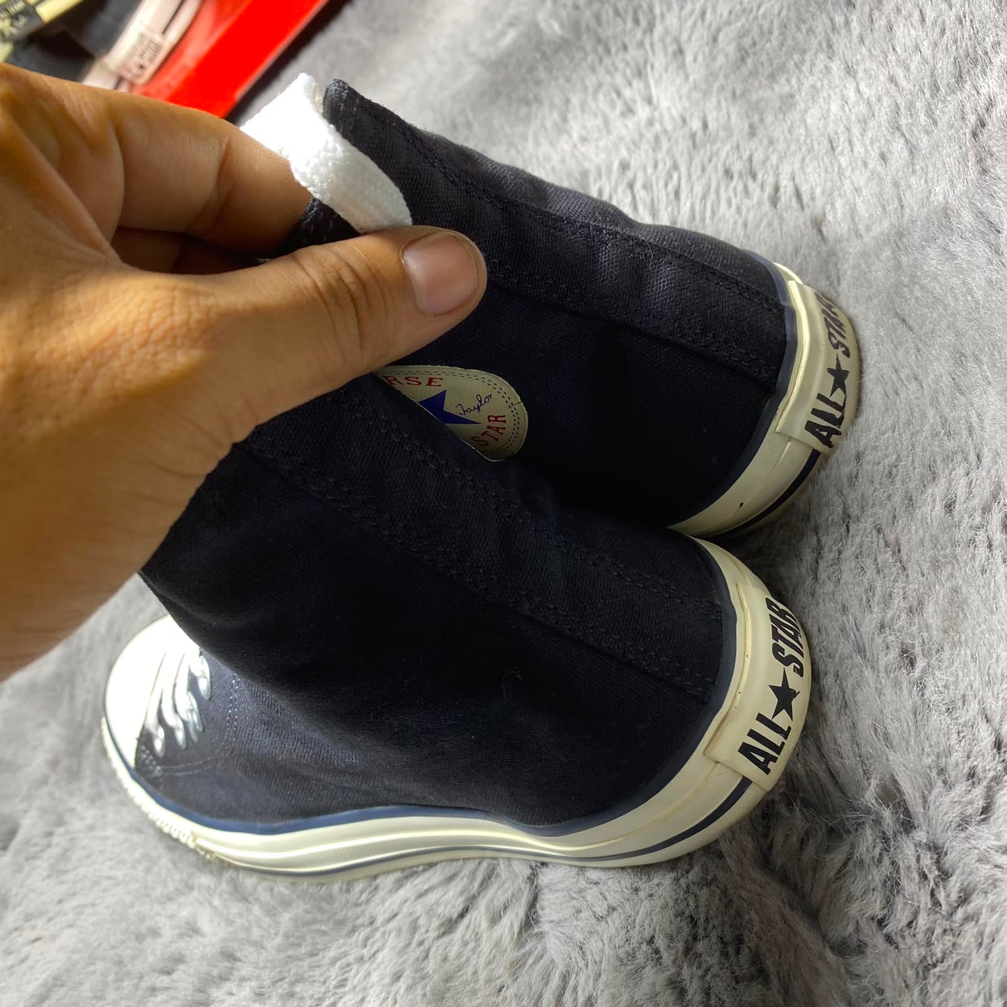 Converse ( Size 42.5 -43 / 8.5 - 9 )