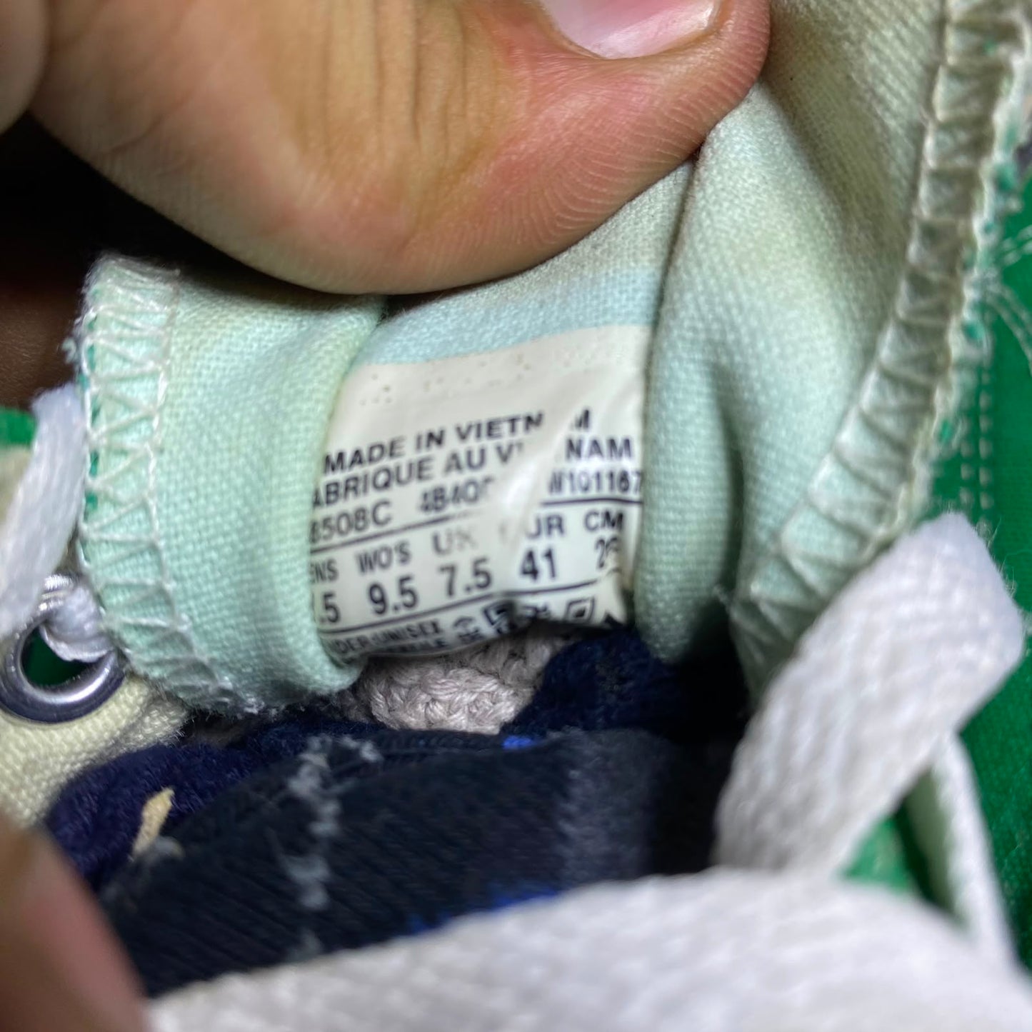 Converse ( Size 41 / 7.5 )
