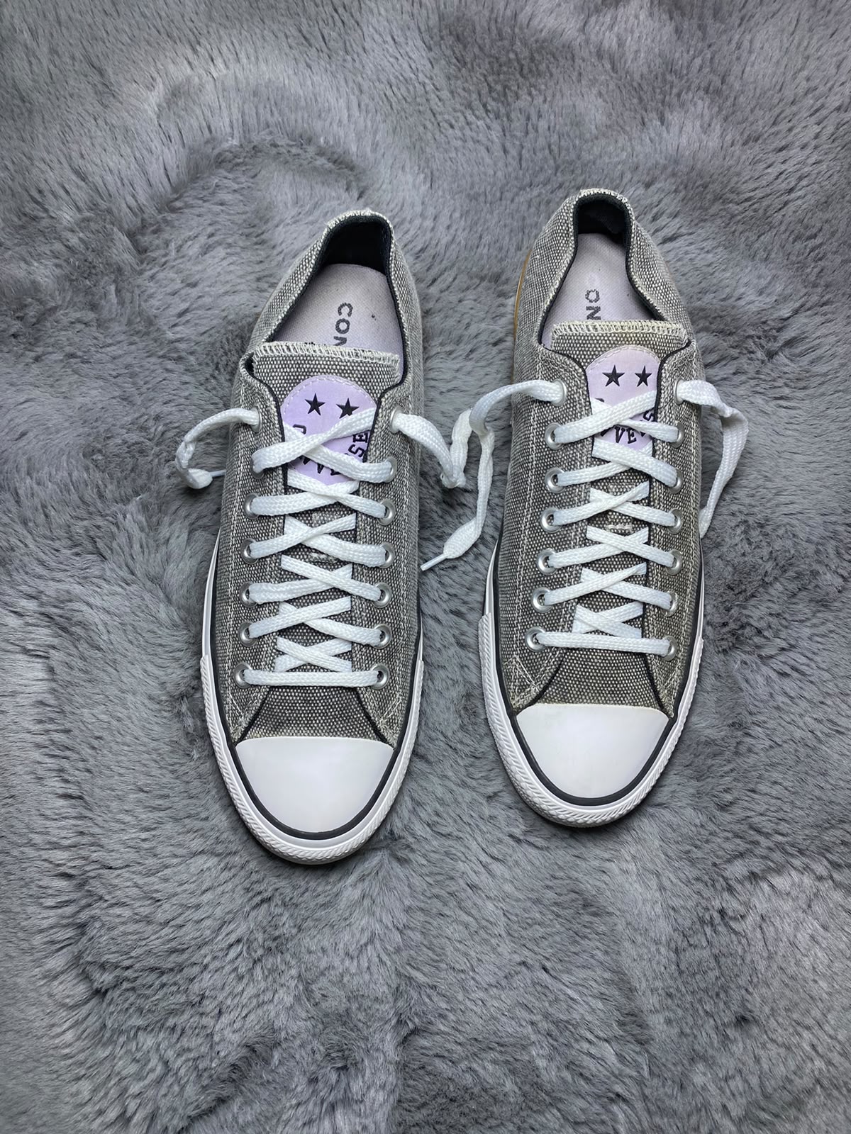 Converse ( Size 42.5 -43 / 8.5 - 9 )