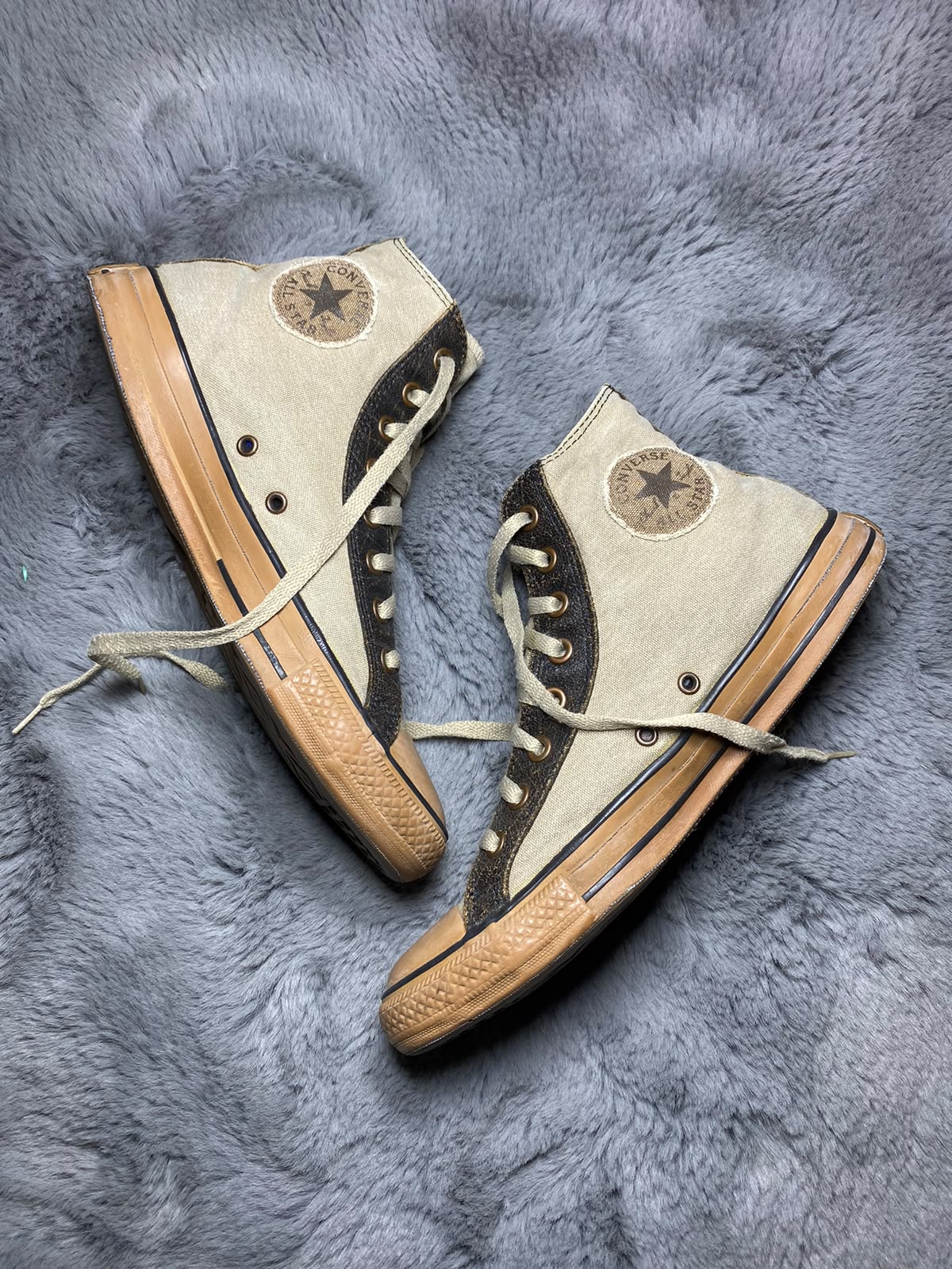 Converse ( Size 42 / 8.5 )