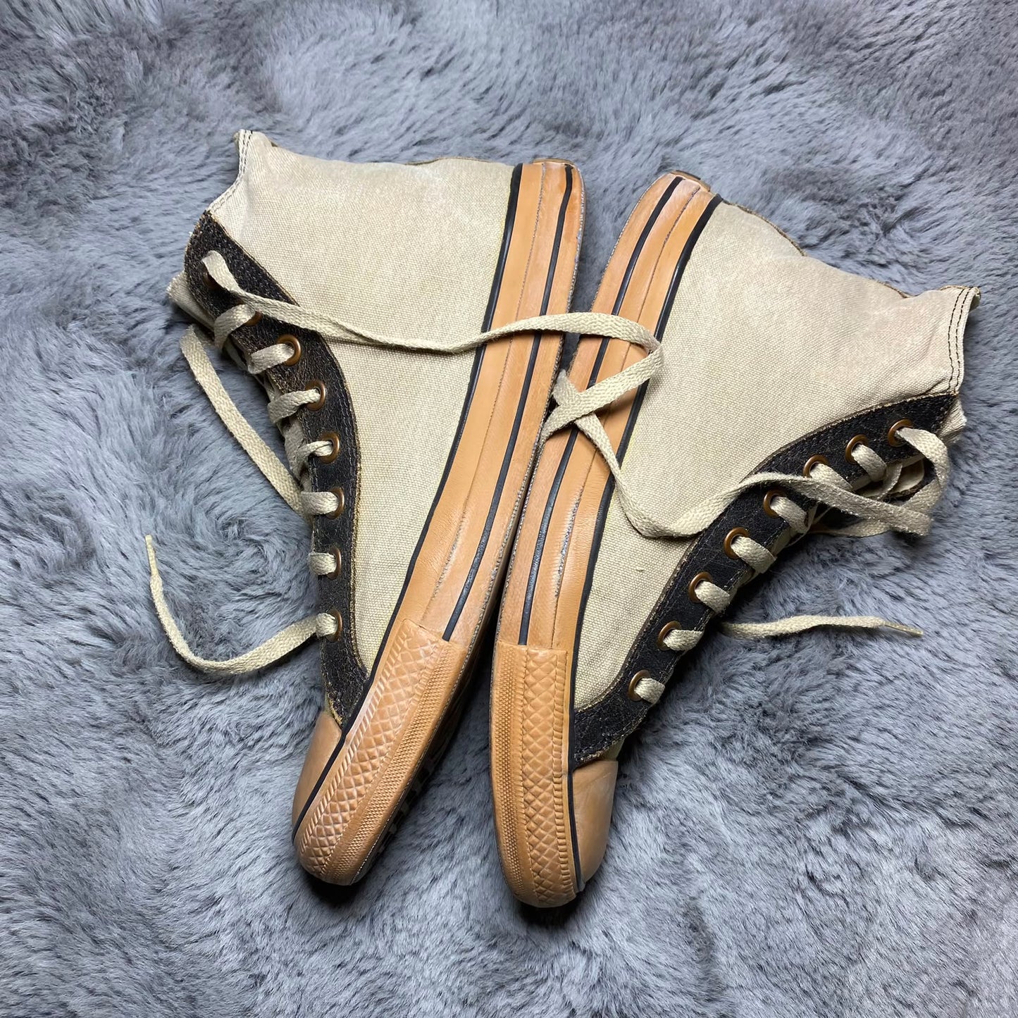 Converse ( Size 42 / 8.5 )