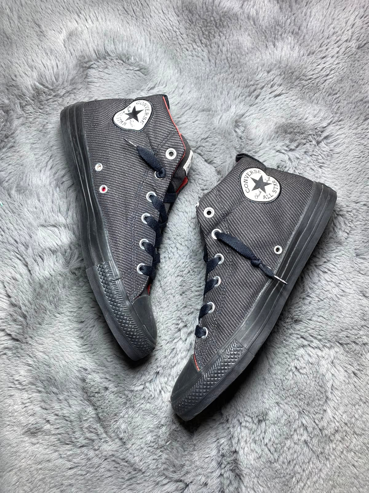Converse ( Size 42.5 -43 / 8.5 - 9 )