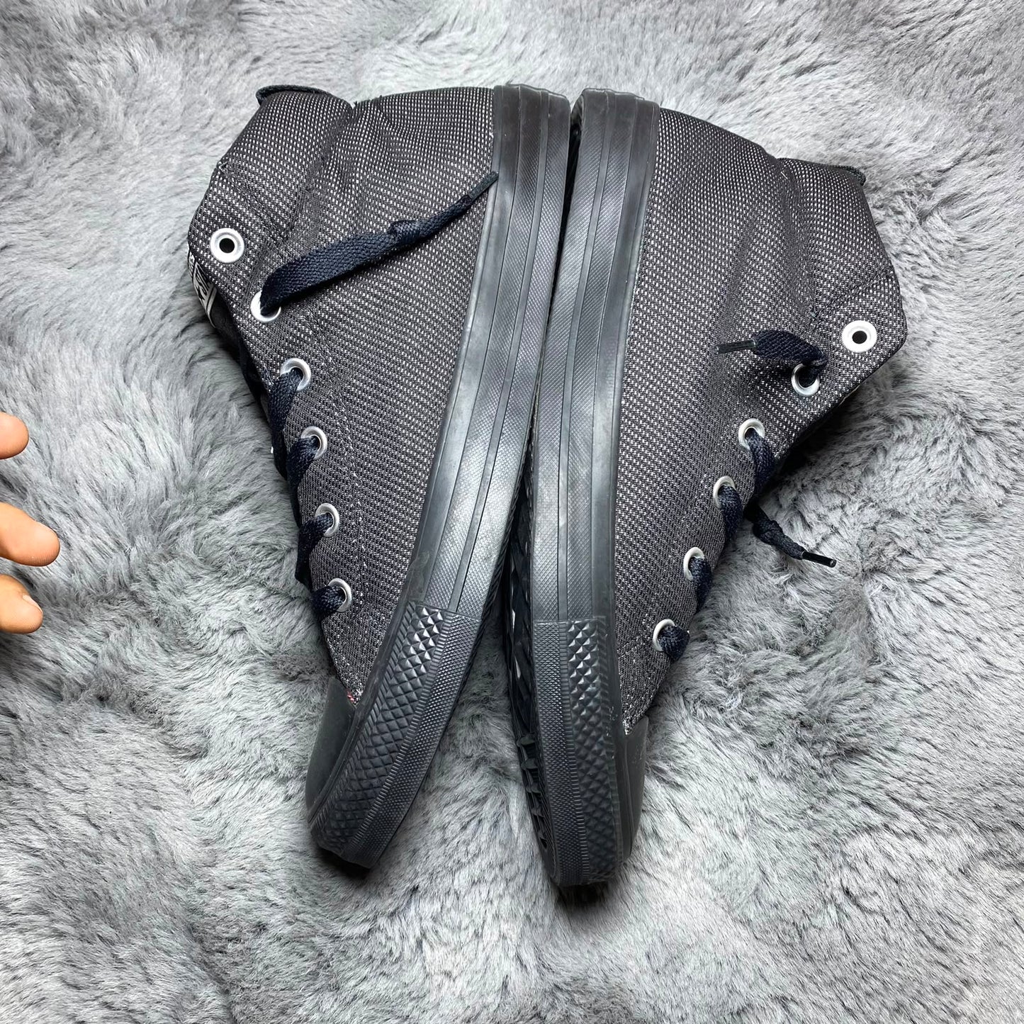 Converse ( Size 42.5 -43 / 8.5 - 9 )