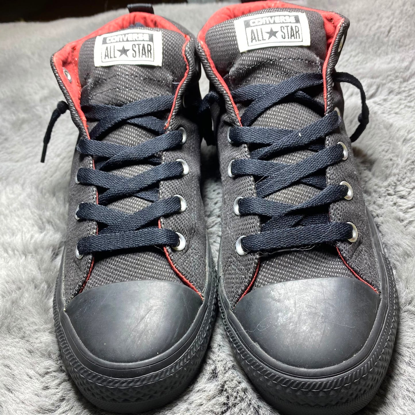 Converse ( Size 42.5 -43 / 8.5 - 9 )