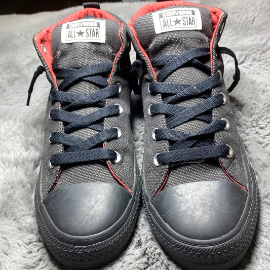 Converse ( Size 42.5 -43 / 8.5 - 9 )