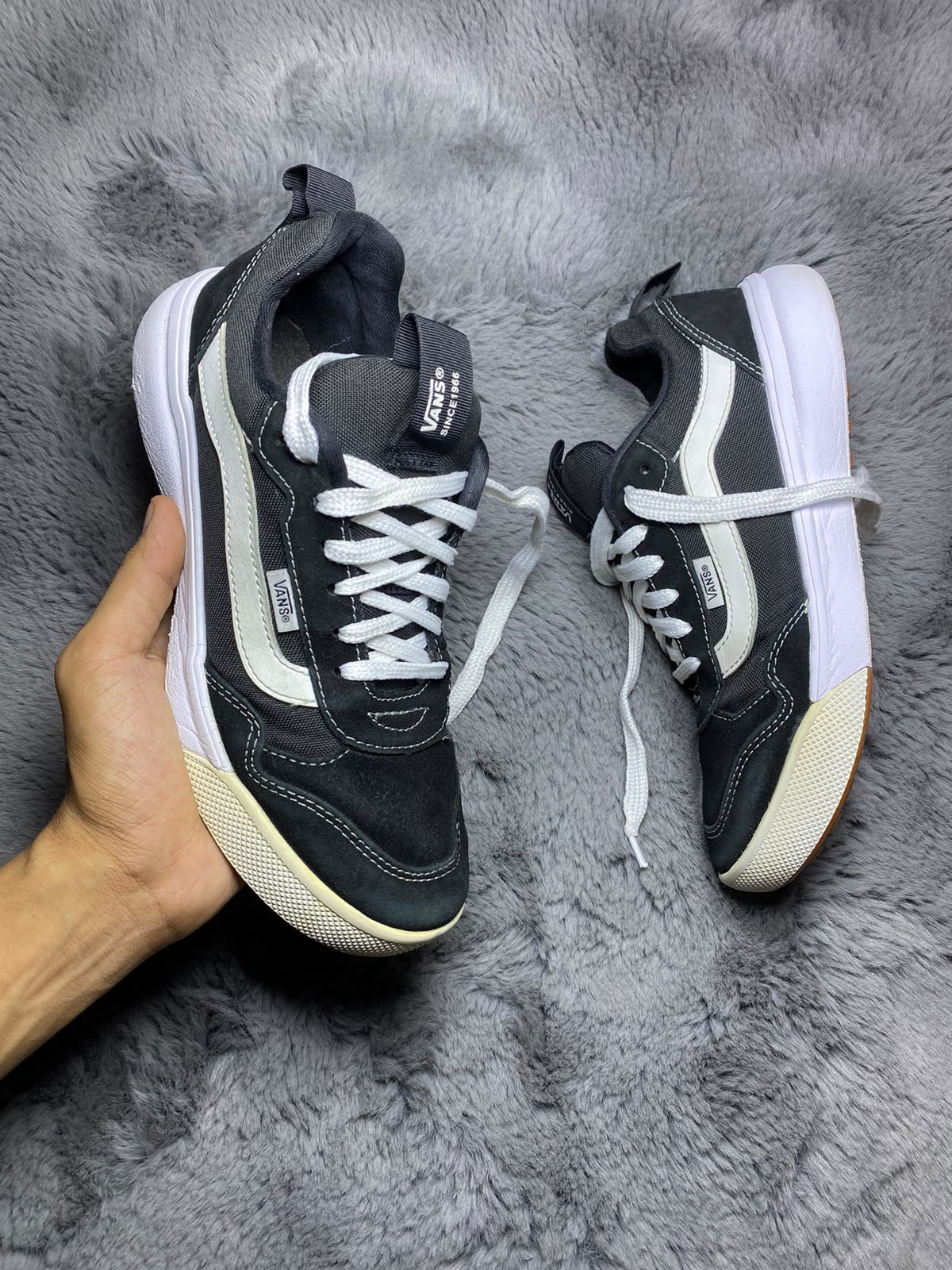 VANS ( Size 39 /  6 )