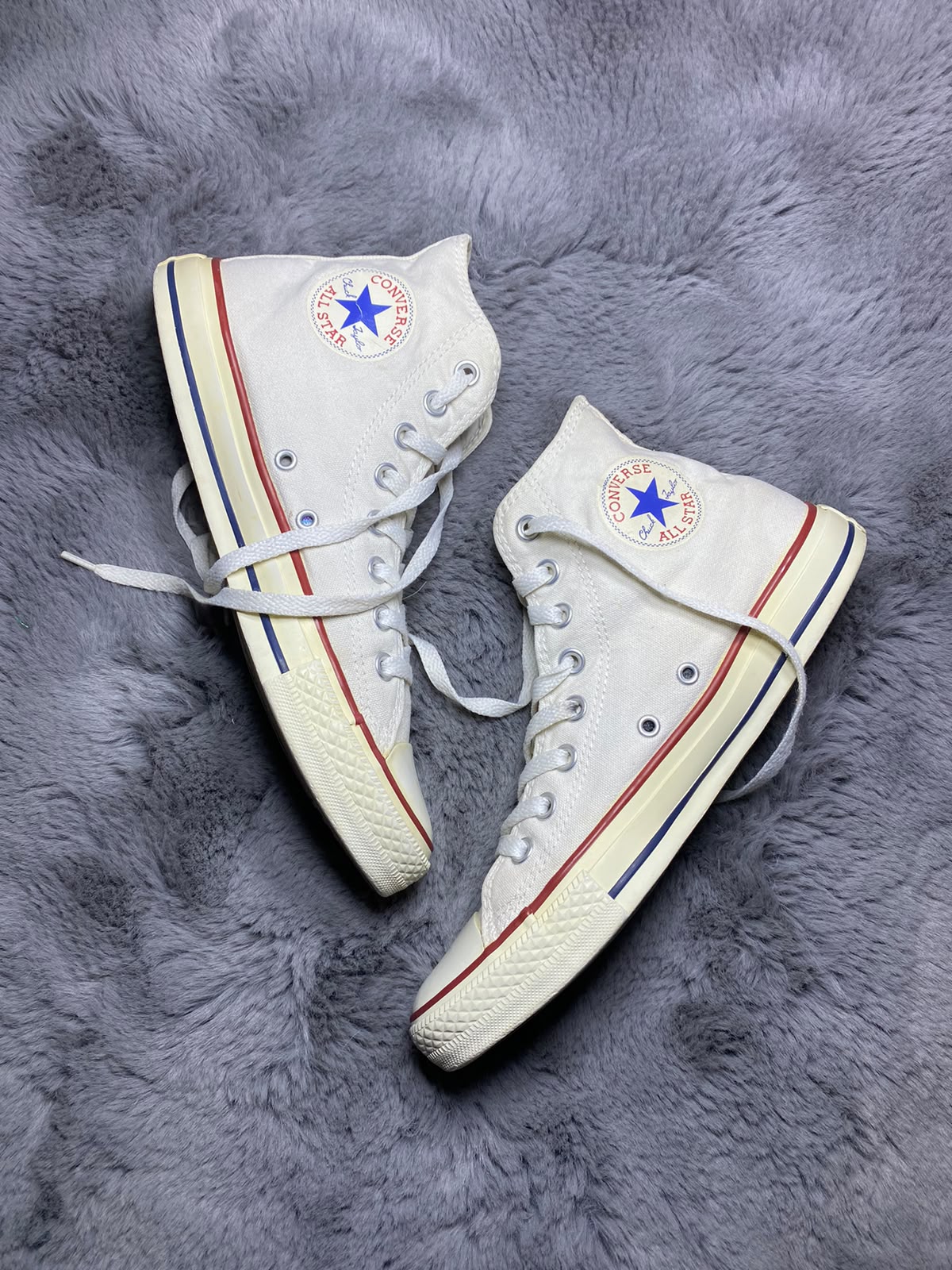 Converse ( Size 41 / 7.5 )