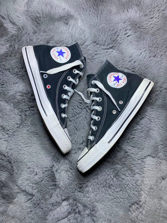 Converse ( Size 38 / 5.5 )