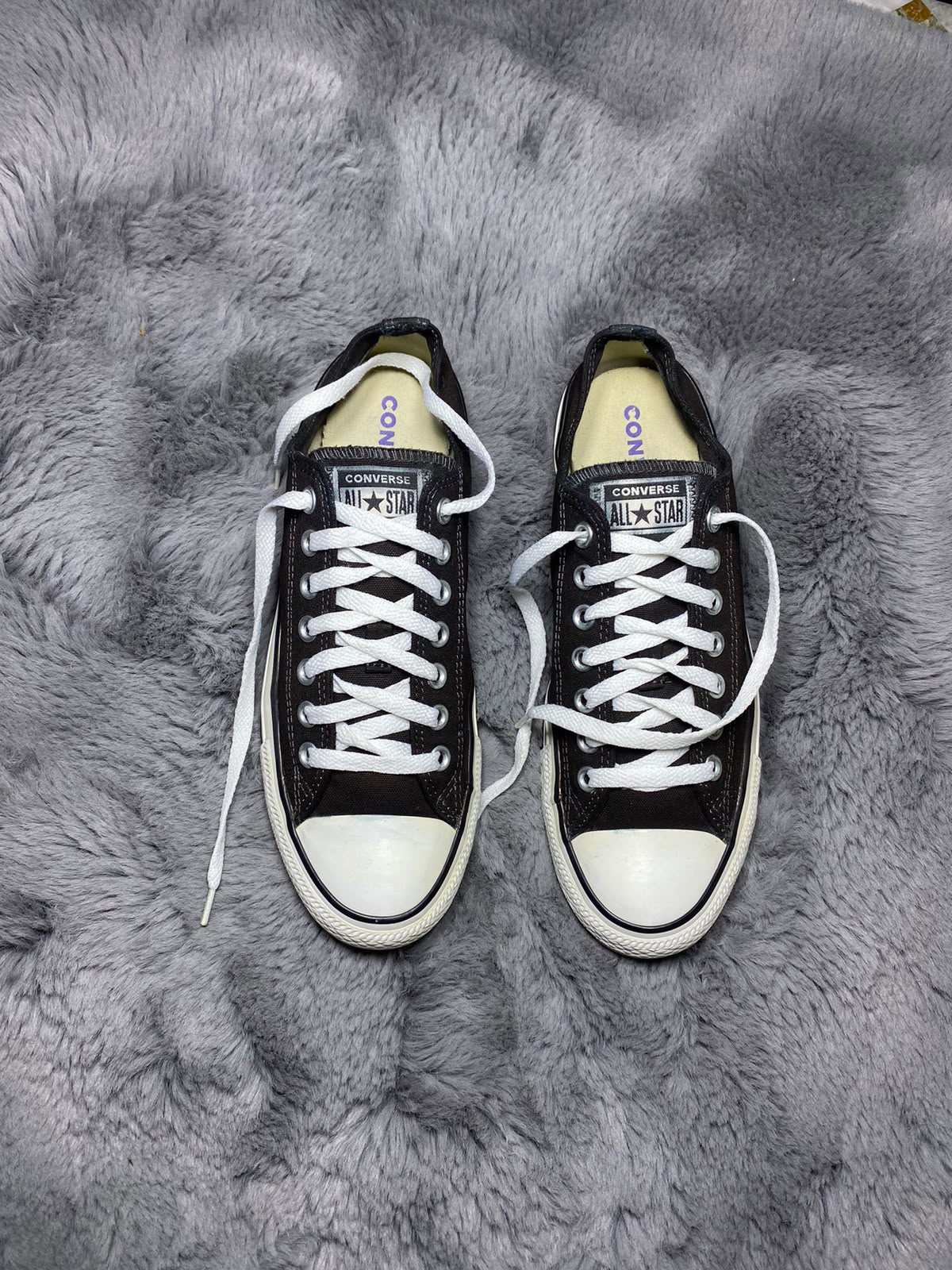 Converse ( Size 42 / 8.5 )