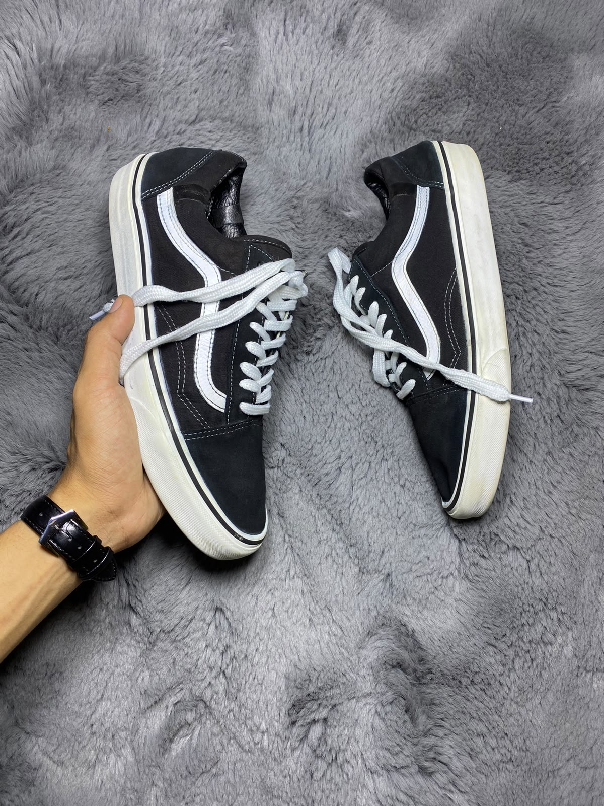 VANS ( Size 43 /  8.5-9 )