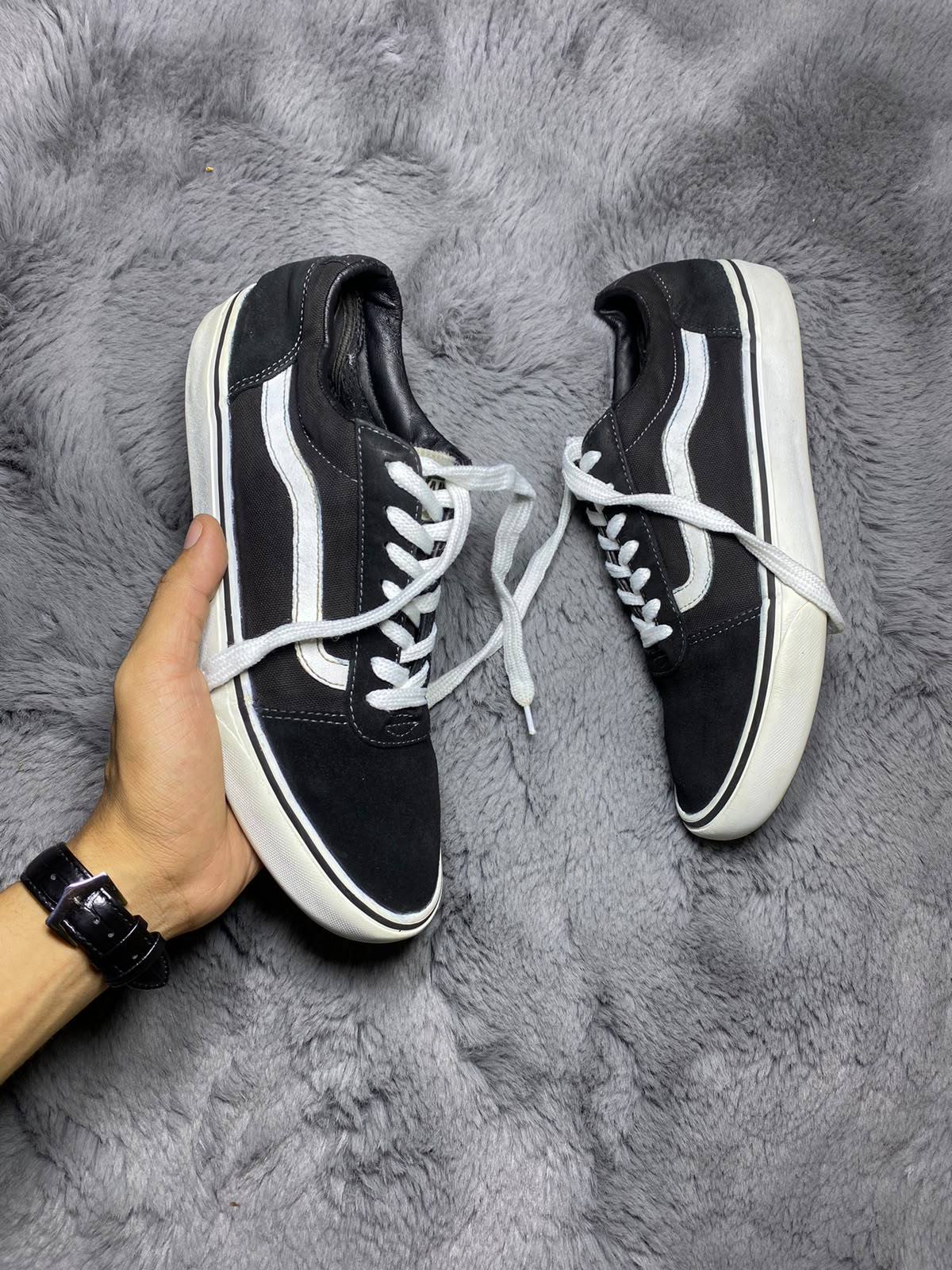 VANS ( Size 42.5-43 /  8.5 )