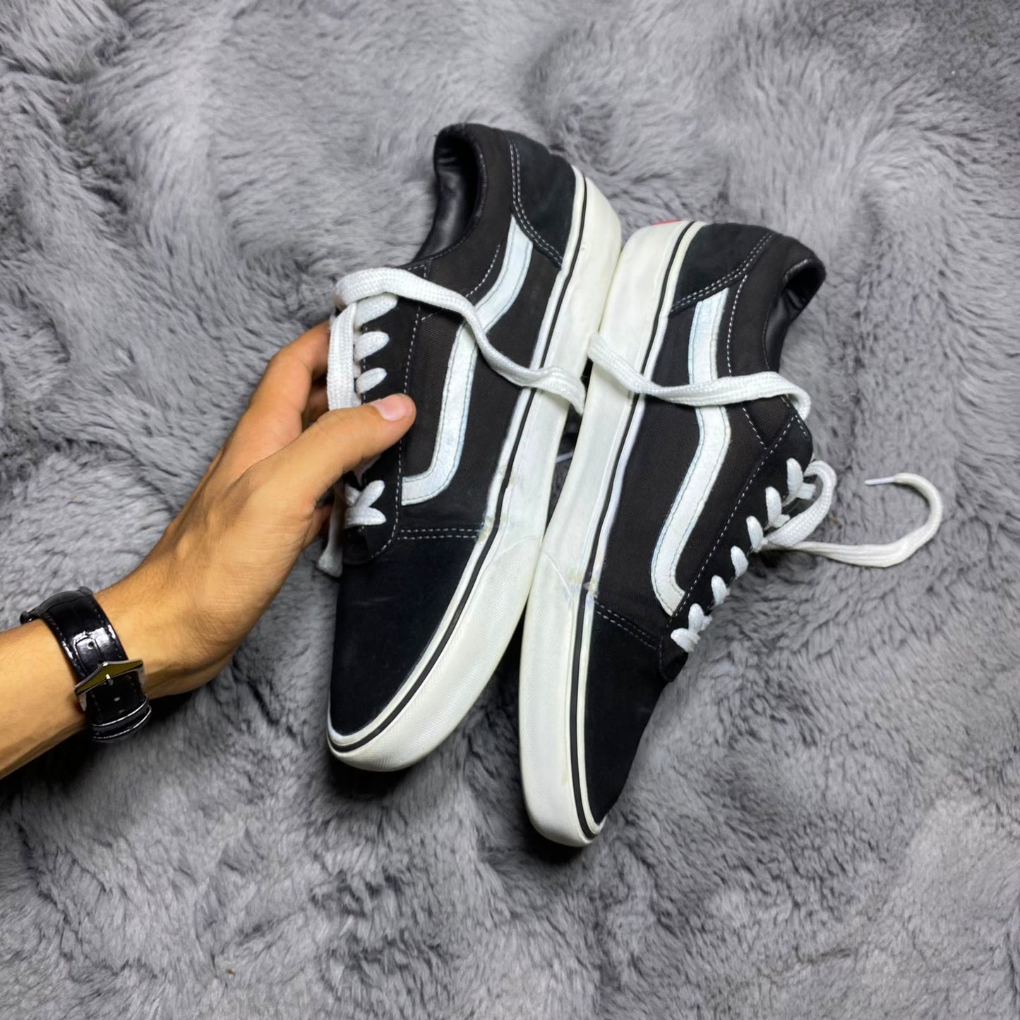 VANS ( Size 42.5-43 /  8.5 )