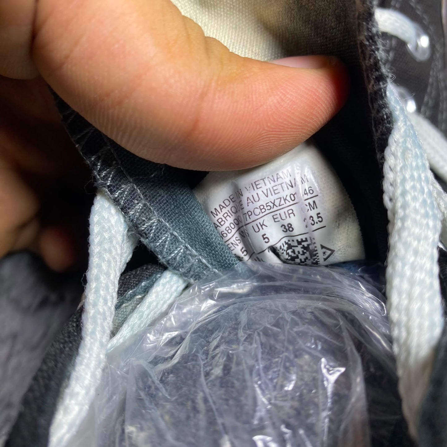 Converse ( Size 38 / 5.5 )