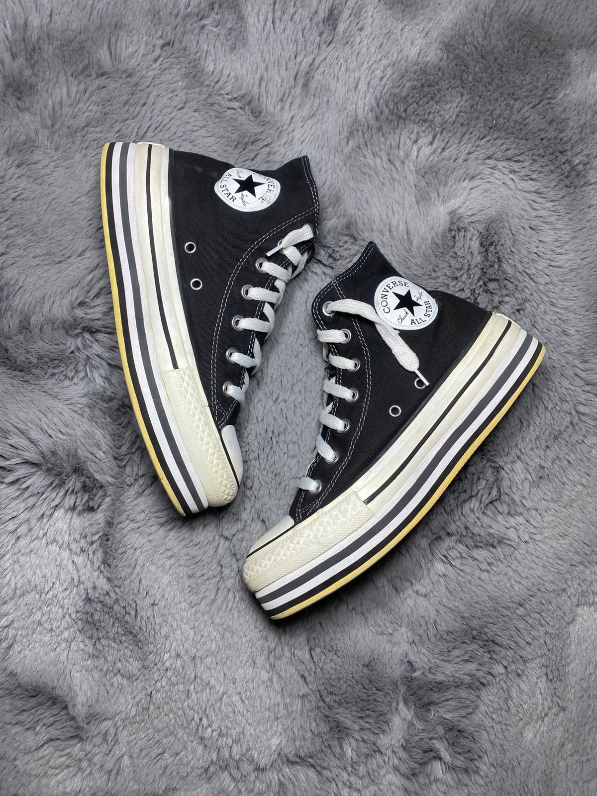 Converse ( Size 38 / 5.5 )