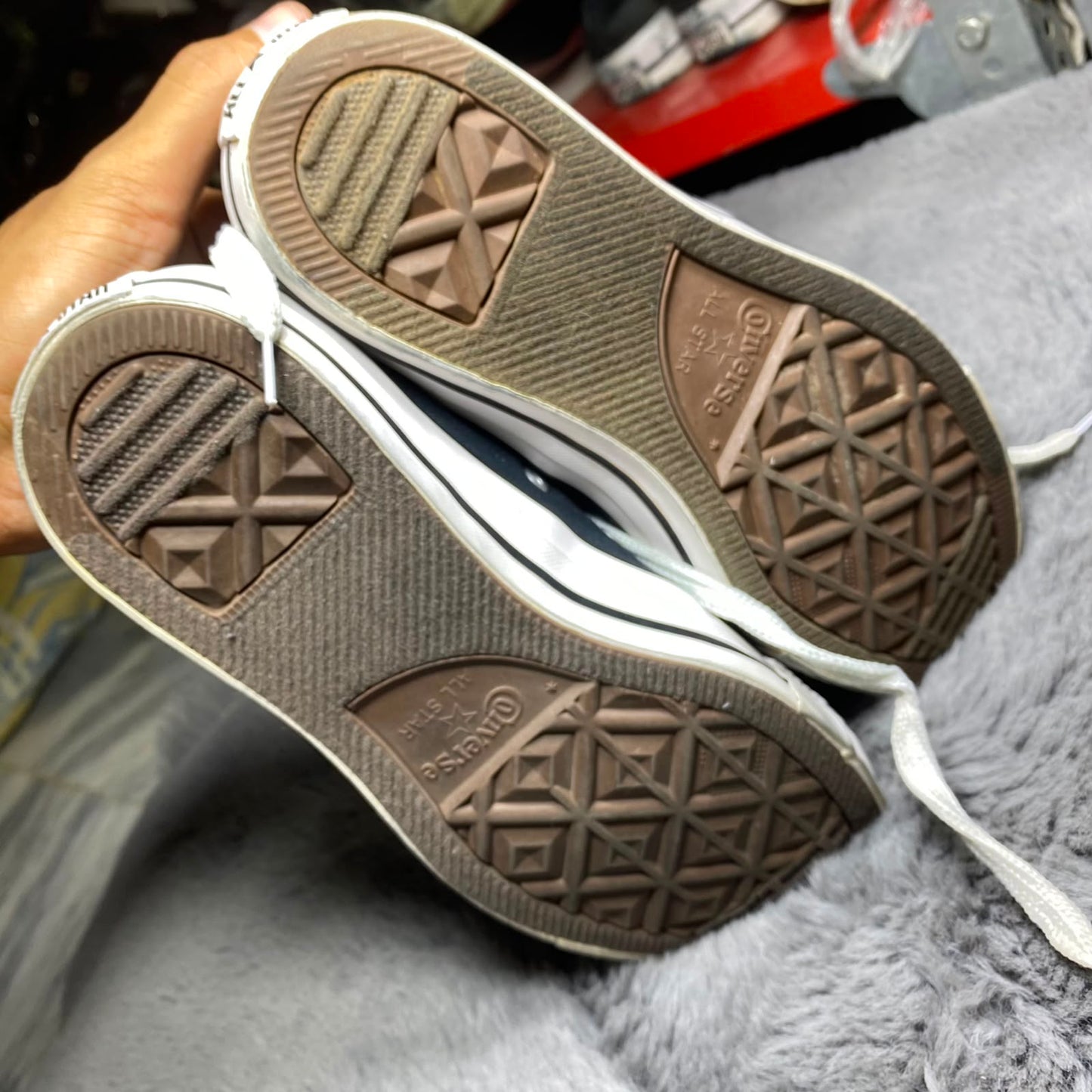 Converse ( Size 41 / 7.5 )