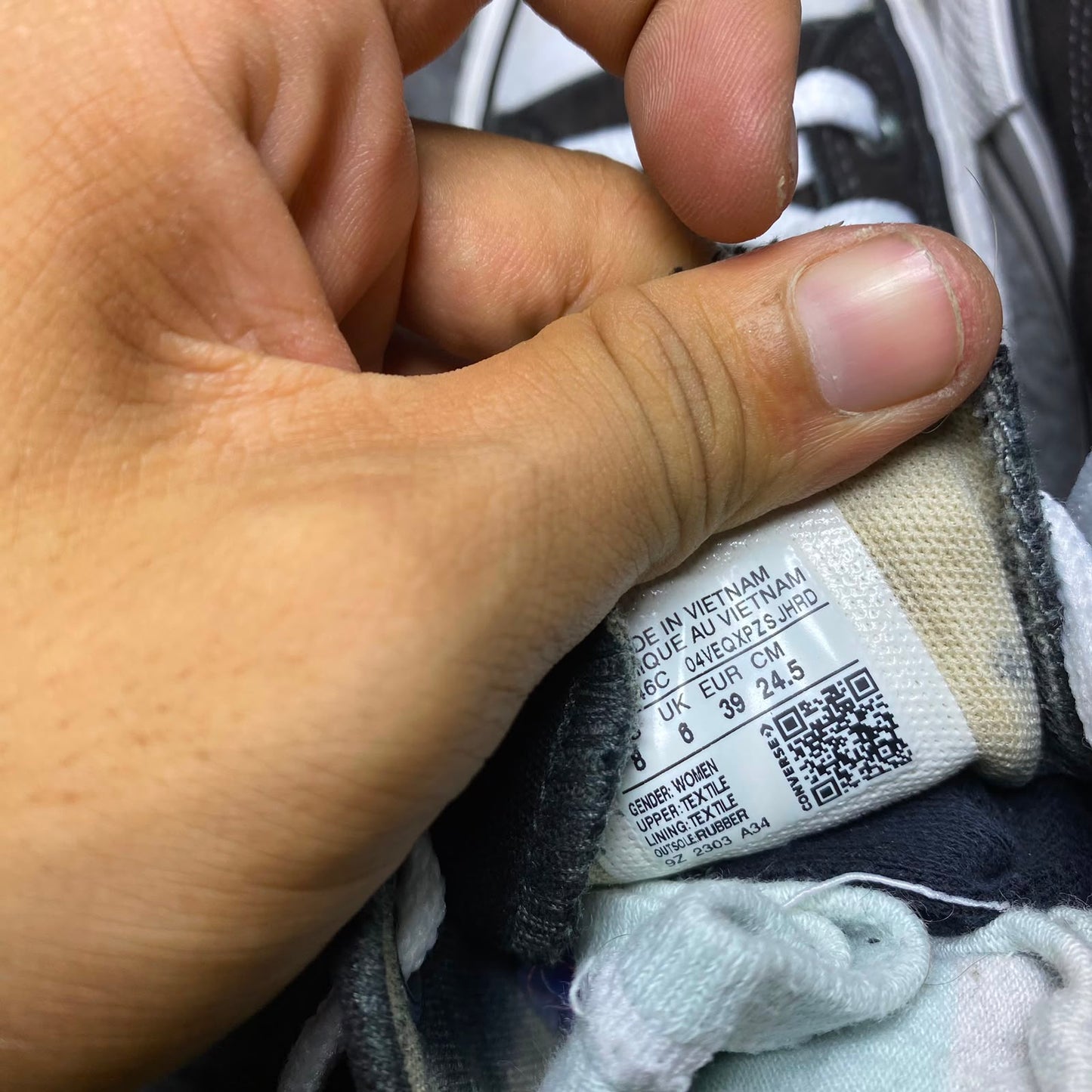 Converse ( Size 39 / 6 )