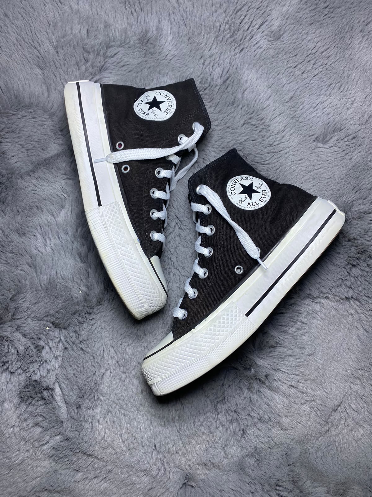 Converse ( Size 38 / 5.5 )