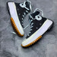 Converse ( Size 38.5-39 / 5.5-6 )
