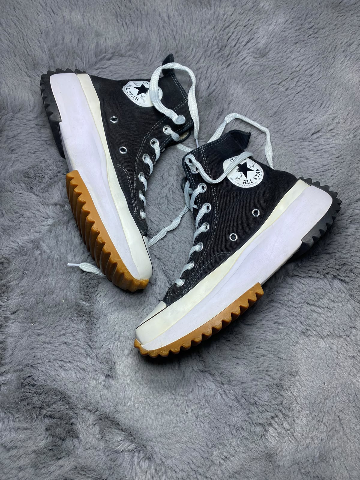Converse ( Size 38.5-39 / 5.5-6 )
