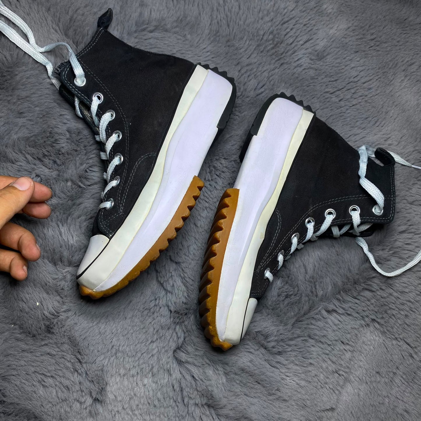 Converse ( Size 38.5-39 / 5.5-6 )